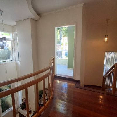 Casa em Condomínio com 277m², 3 quartos, 2 suítes, 3 garagens, no bairro Cachoeira Do Bom Jesus em Florianópolis