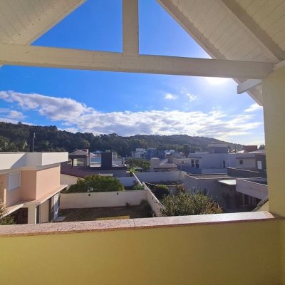 Casa em Condomínio com 277m², 3 quartos, 2 suítes, 3 garagens, no bairro Cachoeira Do Bom Jesus em Florianópolis