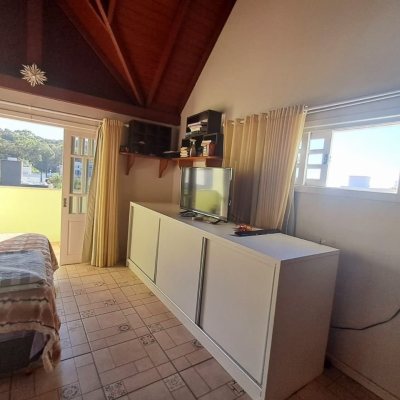 Casa em Condomínio com 277m², 3 quartos, 2 suítes, 3 garagens, no bairro Cachoeira Do Bom Jesus em Florianópolis