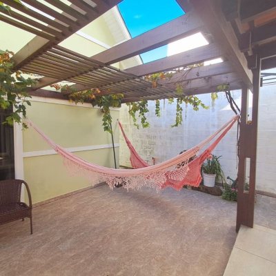 Casa em Condomínio com 277m², 3 quartos, 2 suítes, 3 garagens, no bairro Cachoeira Do Bom Jesus em Florianópolis