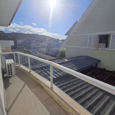 Casa em Condomínio com 277m², 3 quartos, 2 suítes, 3 garagens, no bairro Cachoeira Do Bom Jesus em Florianópolis