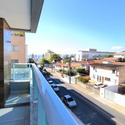 Apartamentos com 85m², 3 quartos, 1 suíte, 1 garagem, no bairro Estreito em Florianópolis