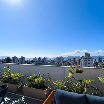 Apartamentos com 85m², 3 quartos, 1 suíte, 1 garagem, no bairro Estreito em Florianópolis