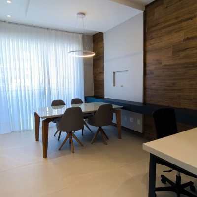 Apartamentos com 85m², 3 quartos, 1 suíte, 1 garagem, no bairro Estreito em Florianópolis