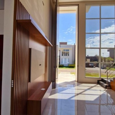 Casa Residencial/Comercial com 200m², 2 garagens, no bairro São João Do Rio Vermelho em Florianópolis