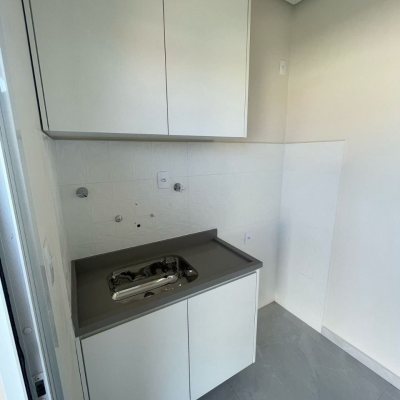 Casa Residencial/Comercial com 200m², 2 garagens, no bairro São João Do Rio Vermelho em Florianópolis