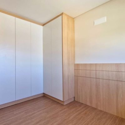 Casa Residencial/Comercial com 200m², 2 garagens, no bairro São João Do Rio Vermelho em Florianópolis