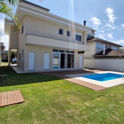 Casa Residencial/Comercial com 200m², 2 garagens, no bairro São João Do Rio Vermelho em Florianópolis