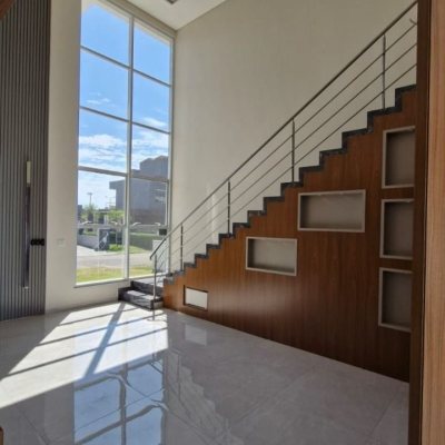 Casa Residencial/Comercial com 200m², 2 garagens, no bairro São João Do Rio Vermelho em Florianópolis