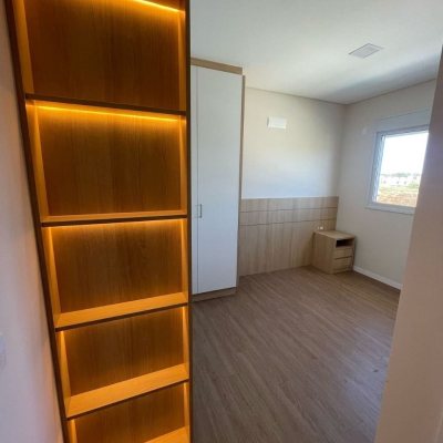 Casa Residencial/Comercial com 200m², 2 garagens, no bairro São João Do Rio Vermelho em Florianópolis