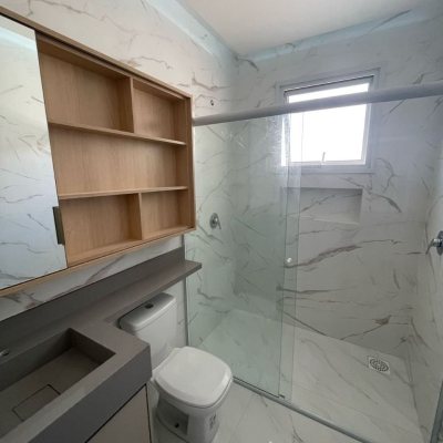 Casa Residencial/Comercial com 200m², 2 garagens, no bairro São João Do Rio Vermelho em Florianópolis