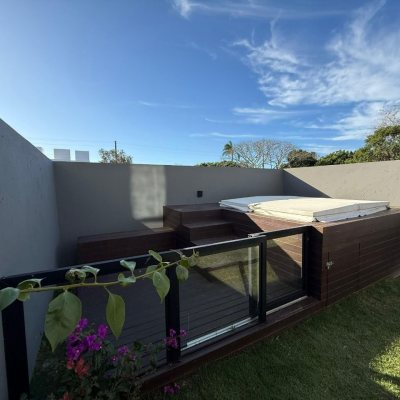 Casa Residencial com 127m², 3 quartos, 1 suíte, 2 garagens, no bairro Cachoeira Do Bom Jesus em Florianópolis