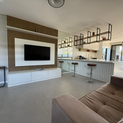 Casa Residencial com 127m², 3 quartos, 1 suíte, 2 garagens, no bairro Cachoeira Do Bom Jesus em Florianópolis