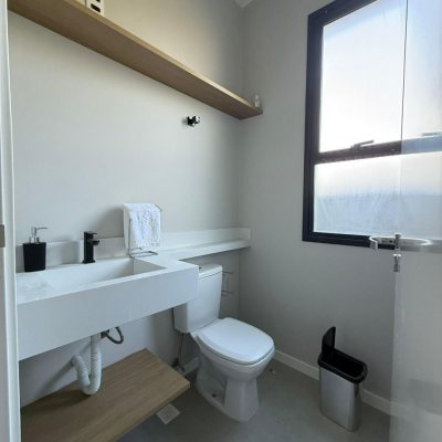 Casa Residencial com 127m², 3 quartos, 1 suíte, 2 garagens, no bairro Cachoeira Do Bom Jesus em Florianópolis