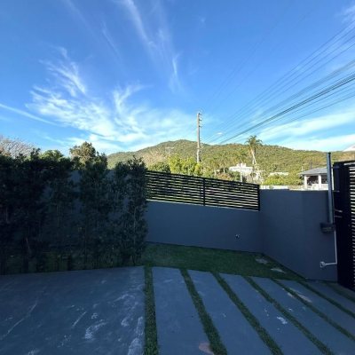 Casa Residencial com 127m², 3 quartos, 1 suíte, 2 garagens, no bairro Cachoeira Do Bom Jesus em Florianópolis