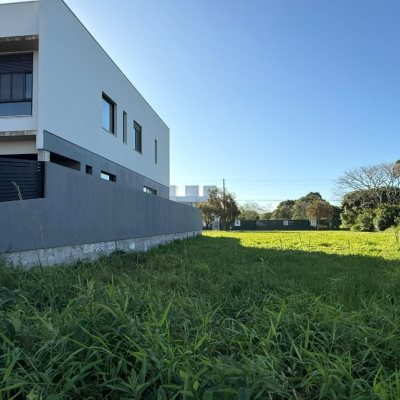 Casa Residencial com 127m², 3 quartos, 1 suíte, 2 garagens, no bairro Cachoeira Do Bom Jesus em Florianópolis