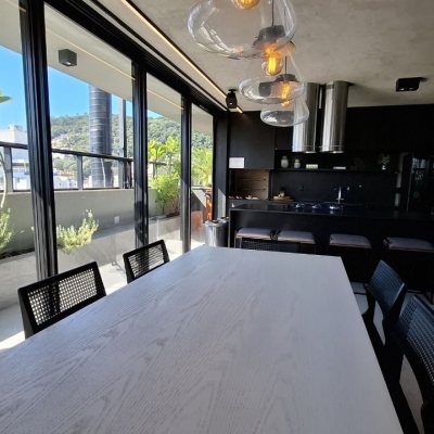 Apartamentos com 107m², 3 quartos, 1 suíte, 2 garagens, no bairro Centro em Florianópolis