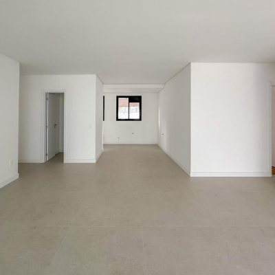 Apartamentos com 107m², 3 quartos, 1 suíte, 2 garagens, no bairro Centro em Florianópolis