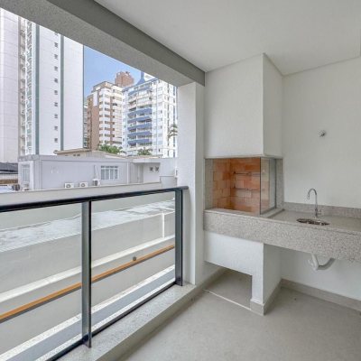 Apartamentos com 107m², 3 quartos, 1 suíte, 2 garagens, no bairro Centro em Florianópolis