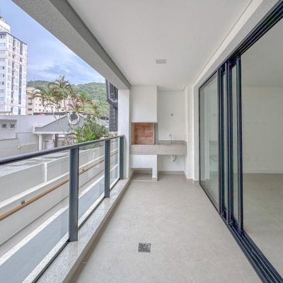 Apartamentos com 107m², 3 quartos, 1 suíte, 2 garagens, no bairro Centro em Florianópolis