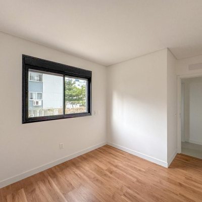 Apartamentos com 107m², 3 quartos, 1 suíte, 2 garagens, no bairro Centro em Florianópolis