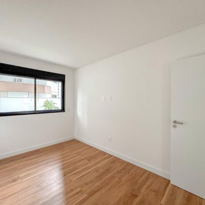 Apartamentos com 107m², 3 quartos, 1 suíte, 2 garagens, no bairro Centro em Florianópolis