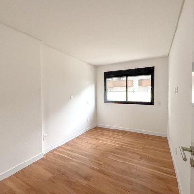 Apartamentos com 107m², 3 quartos, 1 suíte, 2 garagens, no bairro Centro em Florianópolis