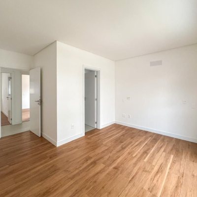 Apartamentos com 107m², 3 quartos, 1 suíte, 2 garagens, no bairro Centro em Florianópolis