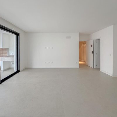 Apartamentos com 107m², 3 quartos, 1 suíte, 2 garagens, no bairro Centro em Florianópolis