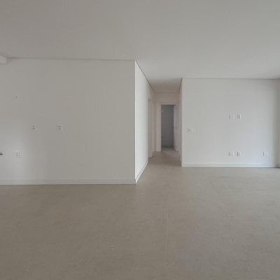 Apartamentos com 107m², 3 quartos, 1 suíte, 2 garagens, no bairro Centro em Florianópolis