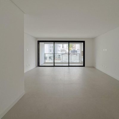 Apartamentos com 107m², 3 quartos, 1 suíte, 2 garagens, no bairro Centro em Florianópolis