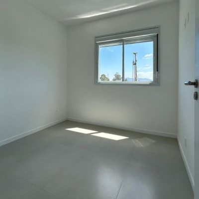 Casa em Condomínio com 95m², 3 quartos, 1 suíte, 2 garagens, no bairro Morro das Pedras em Florianópolis