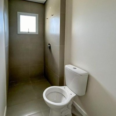 Casa em Condomínio com 95m², 3 quartos, 1 suíte, 2 garagens, no bairro Morro das Pedras em Florianópolis