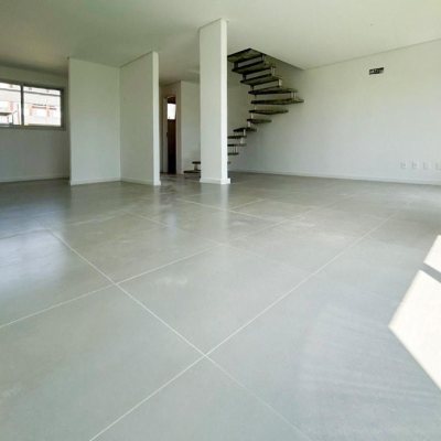 Casa em Condomínio com 95m², 3 quartos, 1 suíte, 2 garagens, no bairro Morro das Pedras em Florianópolis