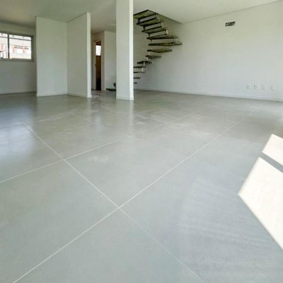 Casa em Condomínio com 95m², 3 quartos, 1 suíte, 2 garagens, no bairro Morro das Pedras em Florianópolis