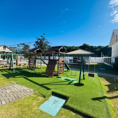 Casa em Condomínio com 95m², 3 quartos, 1 suíte, 2 garagens, no bairro Morro das Pedras em Florianópolis