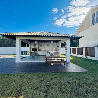 Casa em Condomínio com 95m², 3 quartos, 1 suíte, 2 garagens, no bairro Morro das Pedras em Florianópolis