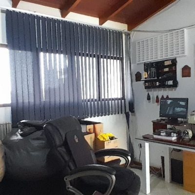 Casa Residencial com 264m², 6 quartos, 1 suíte, 4 garagens, no bairro Centro em Florianópolis