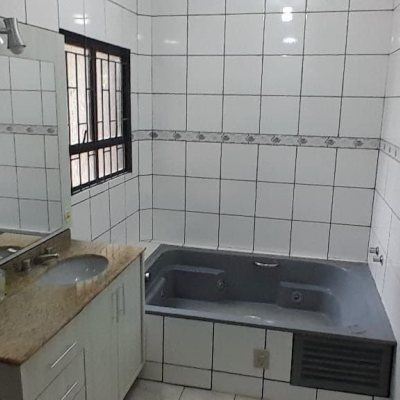 Casa Residencial com 264m², 6 quartos, 1 suíte, 4 garagens, no bairro Centro em Florianópolis