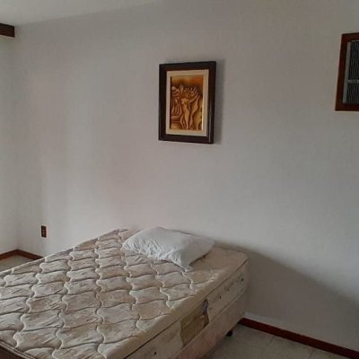 Casa Residencial com 264m², 6 quartos, 1 suíte, 4 garagens, no bairro Centro em Florianópolis