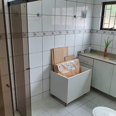 Casa Residencial com 264m², 6 quartos, 1 suíte, 4 garagens, no bairro Centro em Florianópolis