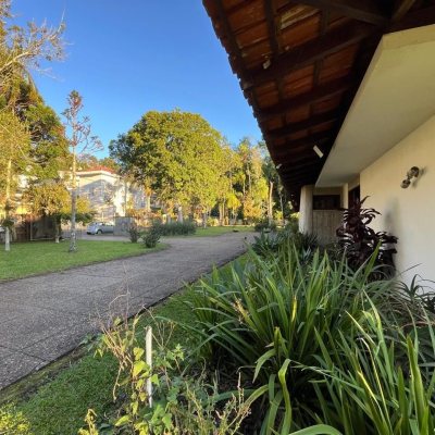 Casa Residencial com 740m², 5 quartos, 5 suítes, 5 garagens, no bairro Itoupava Seca em Blumenau