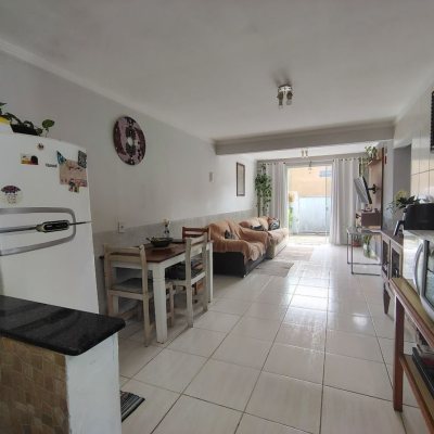 Casa Residencial com 64m², 2 quartos, 1 suíte, 1 garagem, no bairro Ingleses em Florianópolis