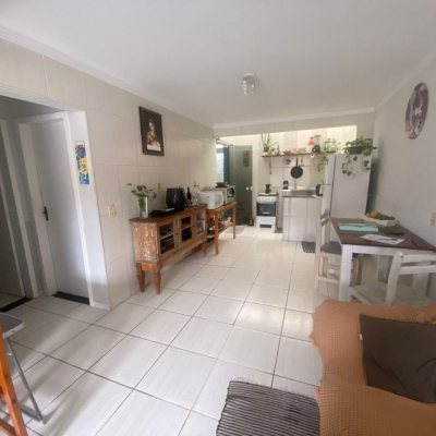 Casa Residencial com 64m², 2 quartos, 1 suíte, 1 garagem, no bairro Ingleses em Florianópolis