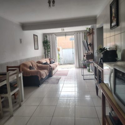Casa Residencial com 64m², 2 quartos, 1 suíte, 1 garagem, no bairro Ingleses em Florianópolis
