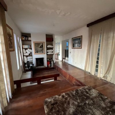 Casa Residencial com 362m², 5 quartos, 3 suítes, 6 garagens, no bairro Centro em Florianópolis