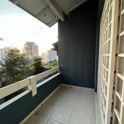 Casa Residencial com 362m², 5 quartos, 3 suítes, 6 garagens, no bairro Centro em Florianópolis