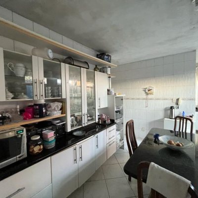 Casa Residencial com 362m², 5 quartos, 3 suítes, 6 garagens, no bairro Centro em Florianópolis