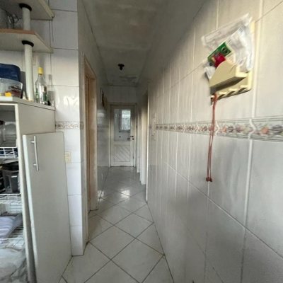 Casa Residencial com 362m², 5 quartos, 3 suítes, 6 garagens, no bairro Centro em Florianópolis
