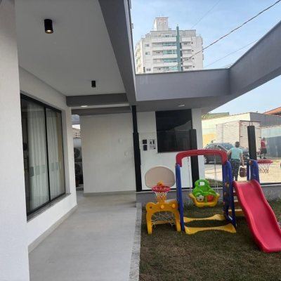 Apartamentos com 86m², 2 quartos, 1 suíte, 2 garagens, no bairro Barreiros em São José